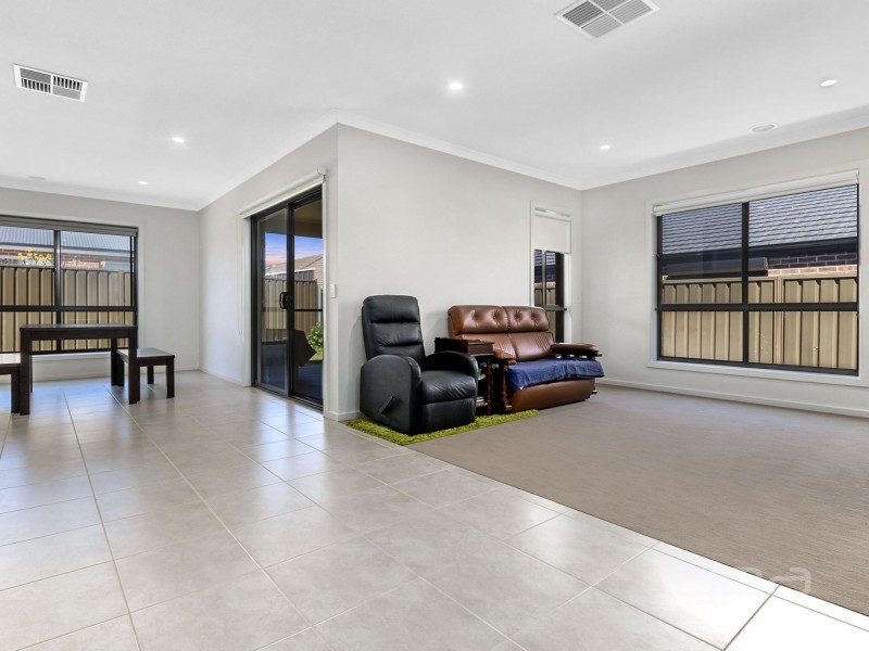 12 Jasper Way, Melton South VIC 3338