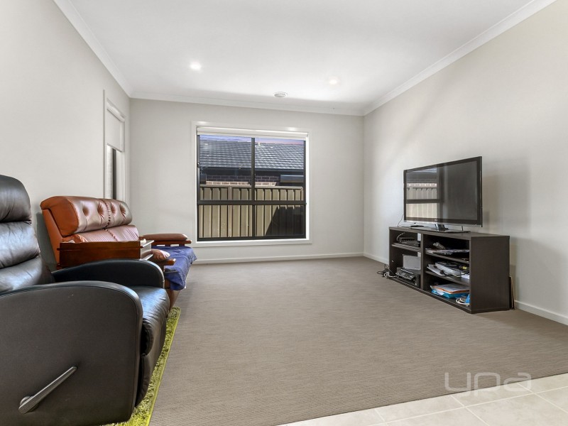 12 Jasper Way, Melton South VIC 3338