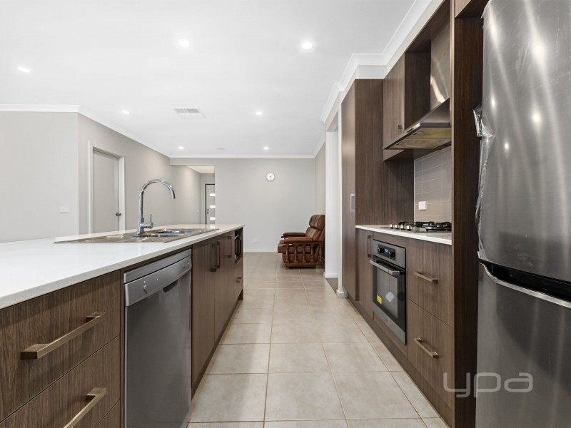 12 Jasper Way, Melton South VIC 3338