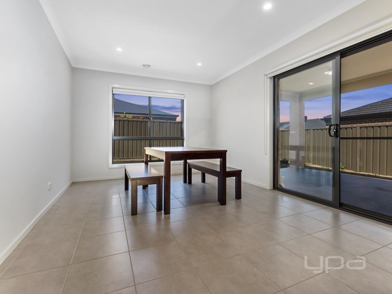 12 Jasper Way, Melton South VIC 3338