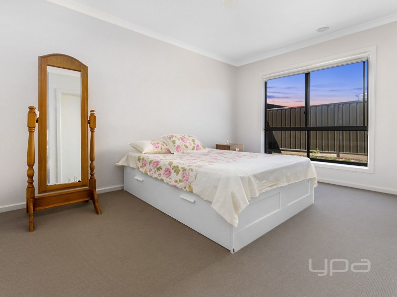 12 Jasper Way, Melton South VIC 3338