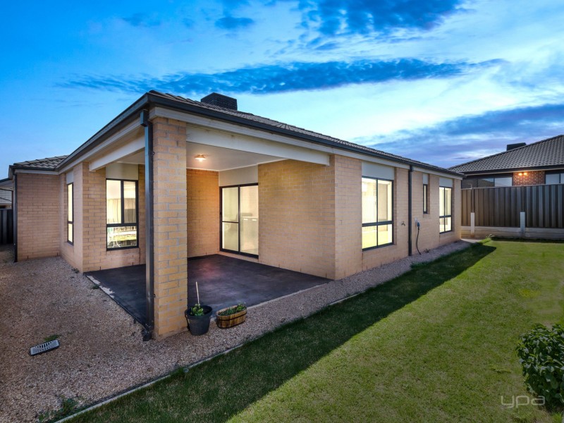 12 Jasper Way, Melton South VIC 3338