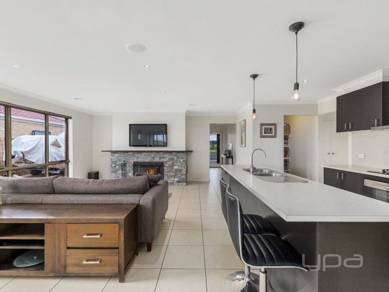 43 Long Tree Drive, Melton West VIC 3337