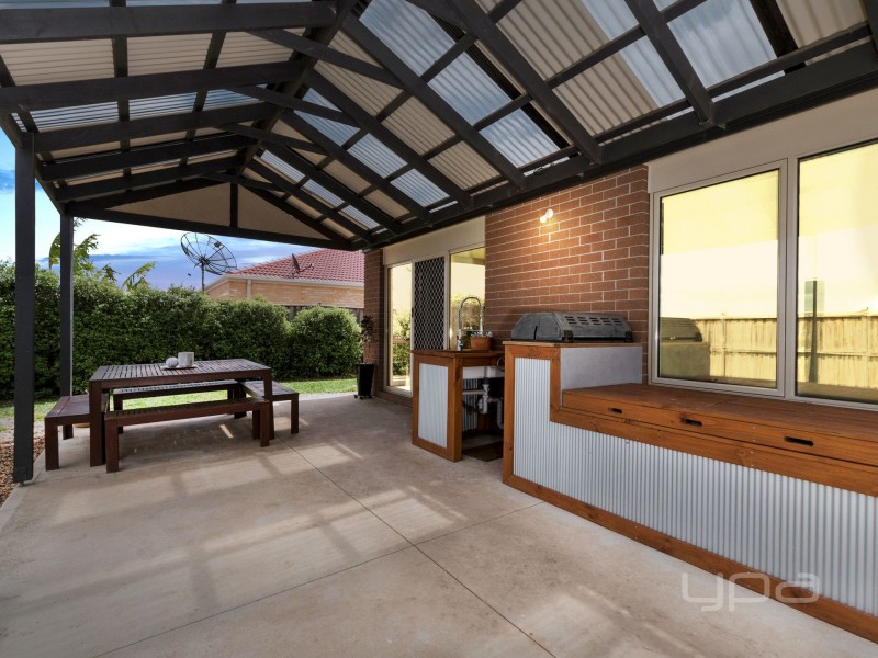 43 Long Tree Drive, Melton West VIC 3337