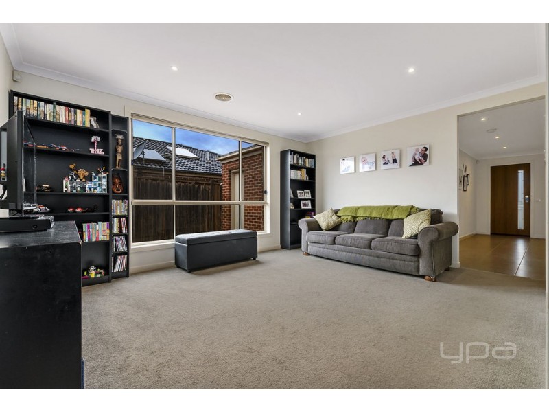 14 Oak Park Drive, Melton West VIC 3337