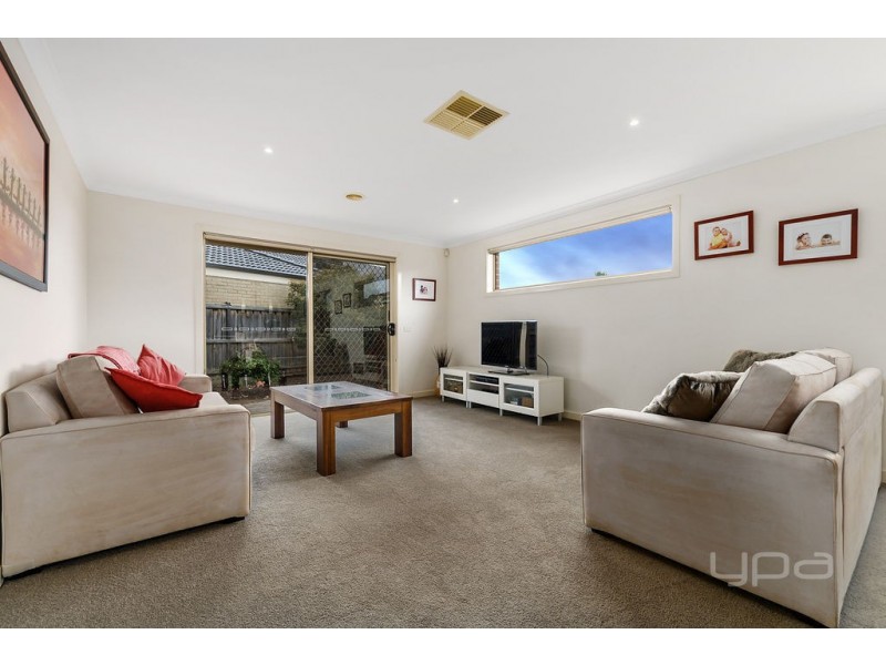 14 Oak Park Drive, Melton West VIC 3337