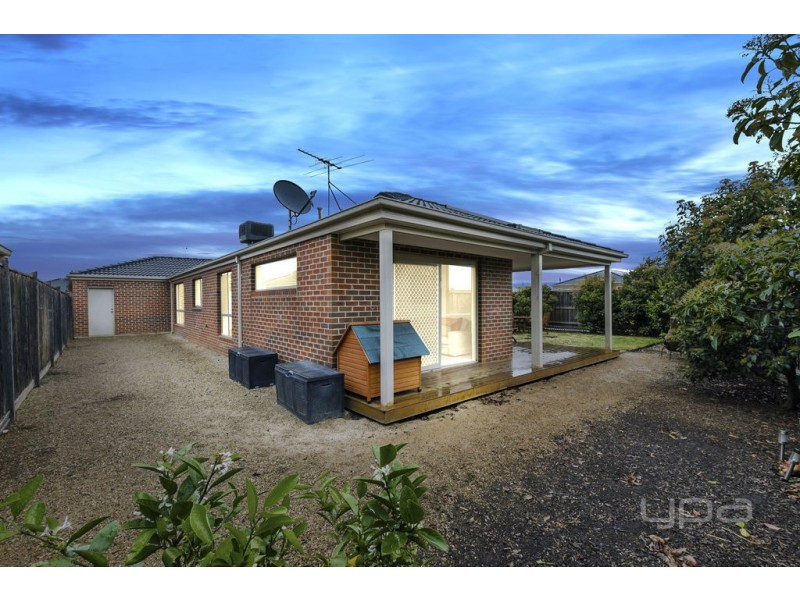 14 Oak Park Drive, Melton West VIC 3337