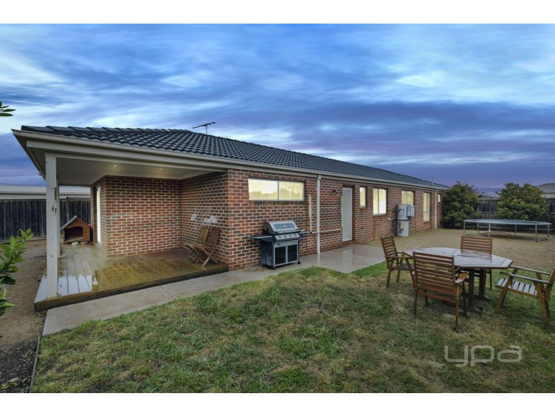 14 Oak Park Drive, Melton West VIC 3337