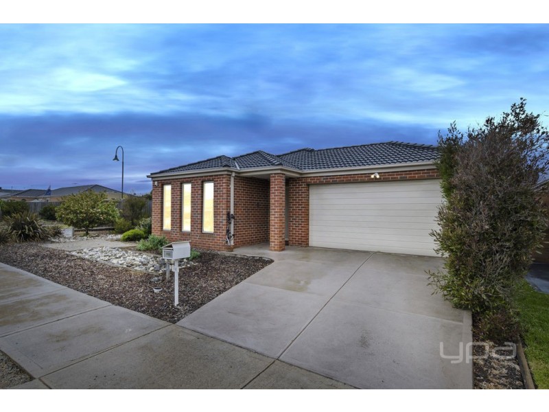 14 Oak Park Drive, Melton West VIC 3337