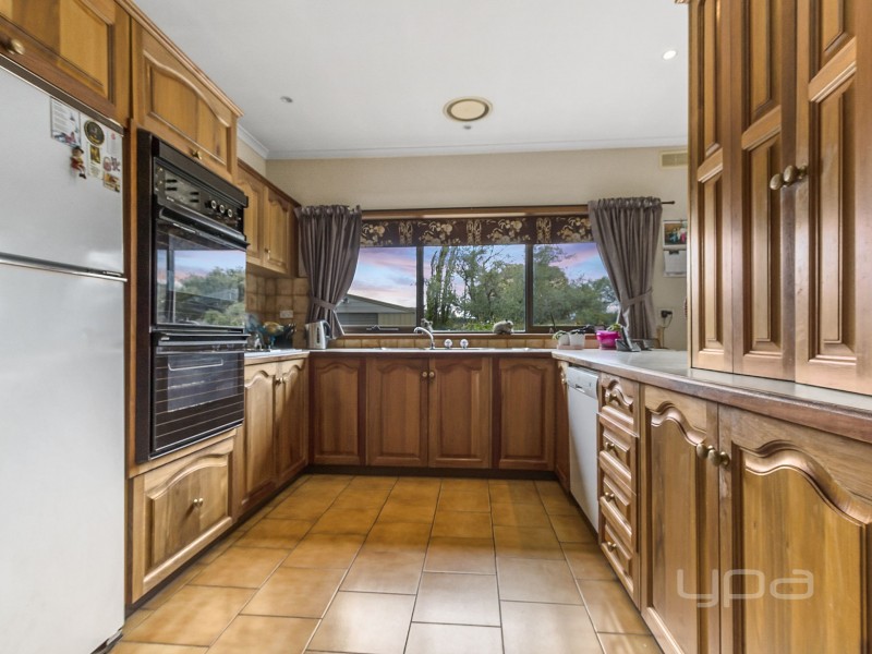 43 Blamey Drive, Melton South VIC 3338