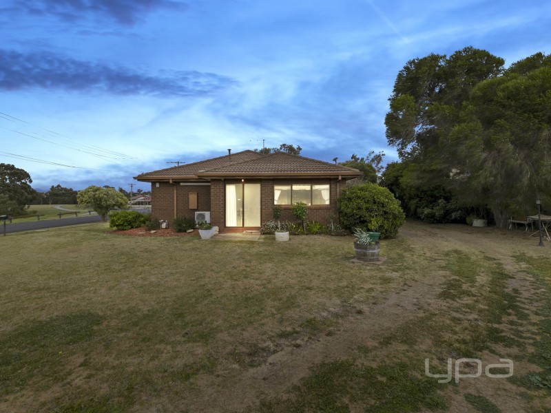 43 Blamey Drive, Melton South VIC 3338