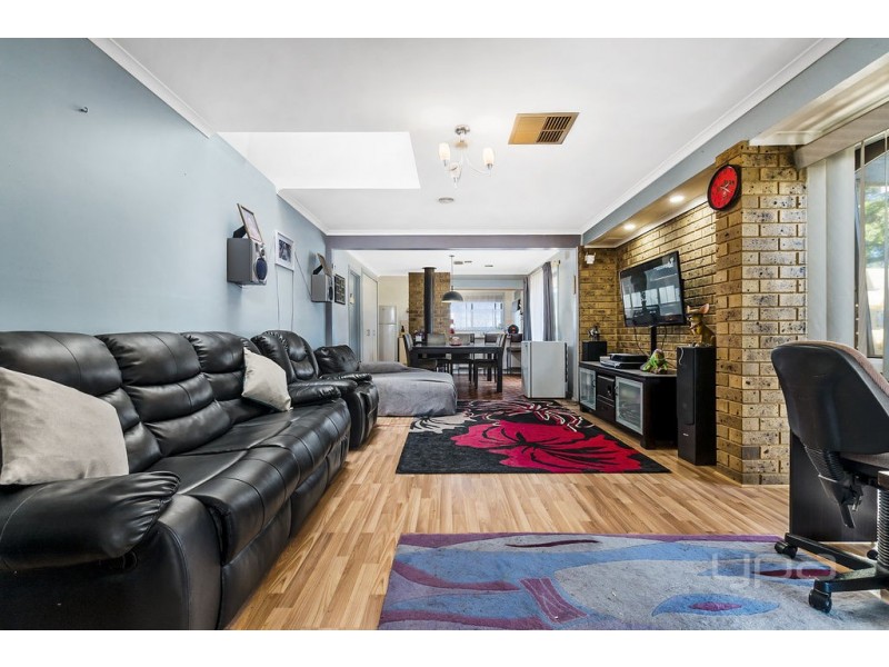 10 Murray Street, Melton South VIC 3338