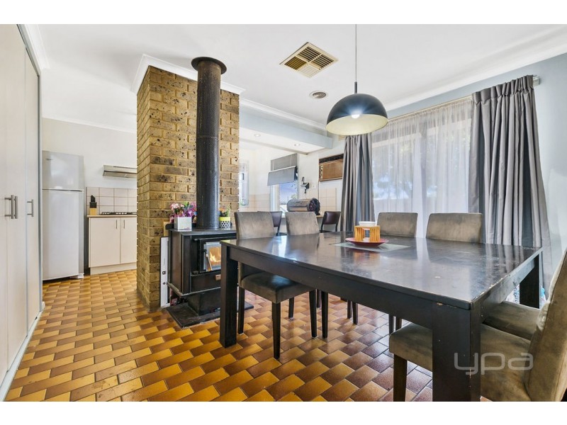 10 Murray Street, Melton South VIC 3338