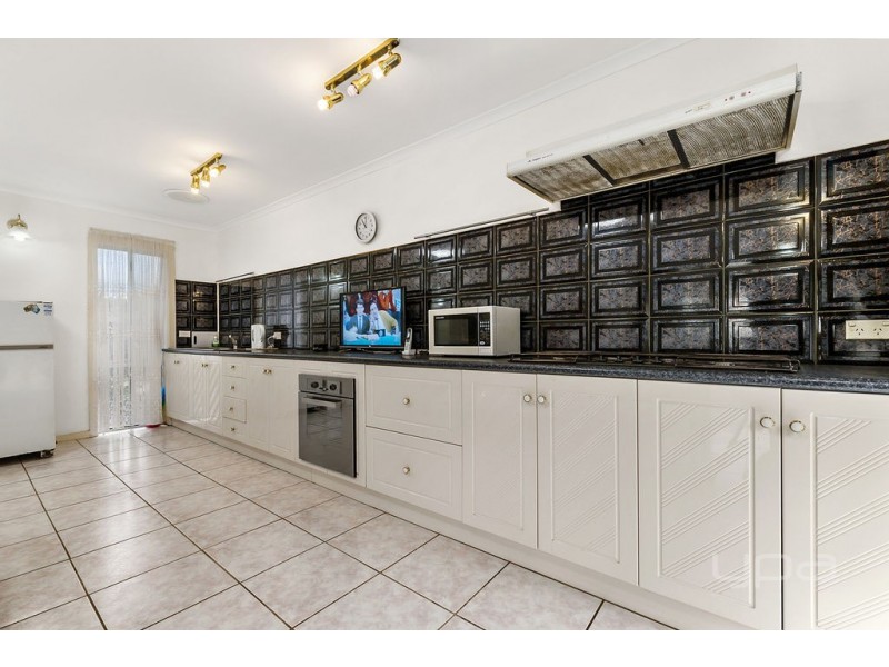 7 Tamar Drive, Melton South VIC 3338