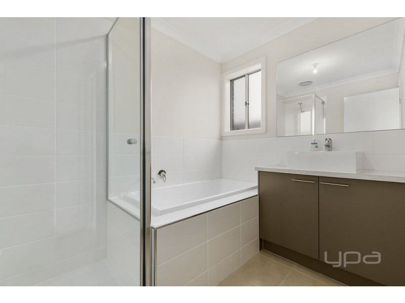 8 Forest Court, Bacchus Marsh VIC 3340