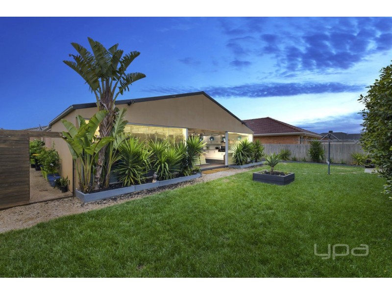 104 Westlake Drive, Melton West VIC 3337