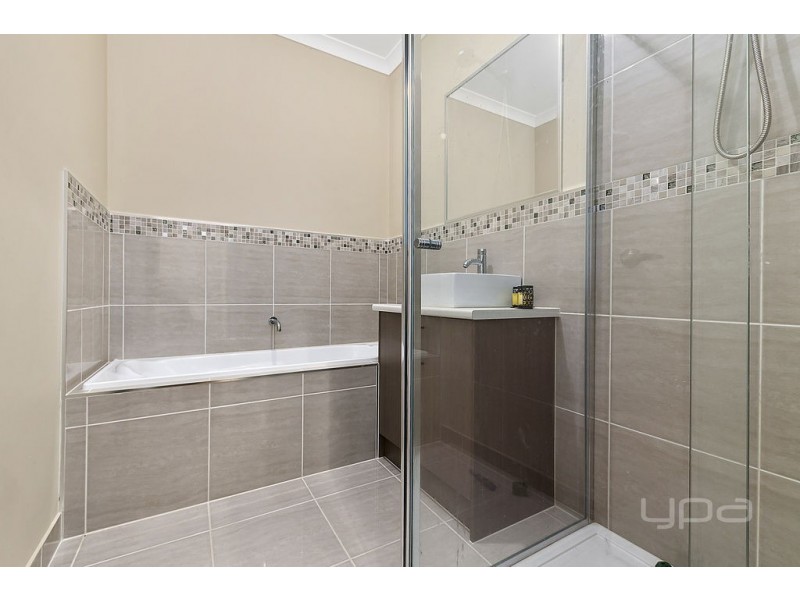 3/276 Bulmans Road, Melton West VIC 3337