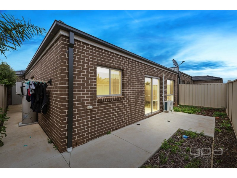 3/276 Bulmans Road, Melton West VIC 3337