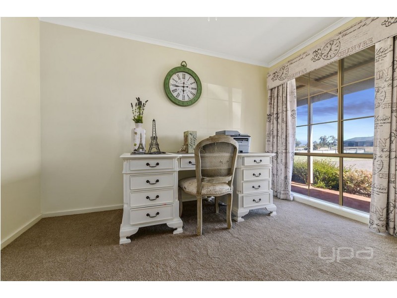 33 Ruxton Way, Hopetoun Park VIC 3340