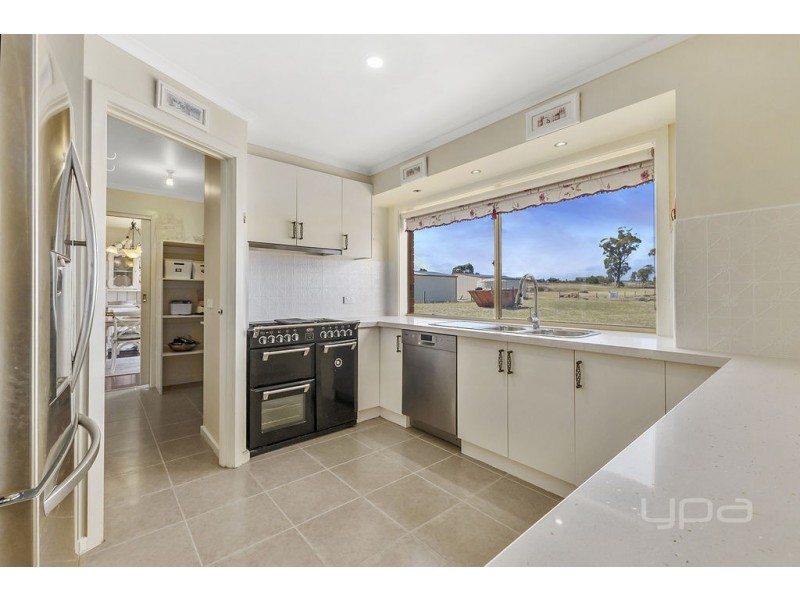 33 Ruxton Way, Hopetoun Park VIC 3340