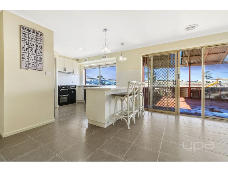 33 Ruxton Way, Hopetoun Park VIC 3340