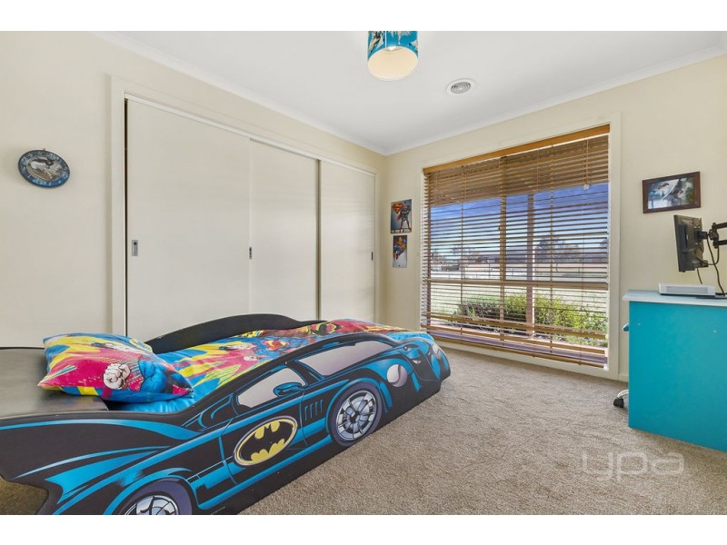 33 Ruxton Way, Hopetoun Park VIC 3340