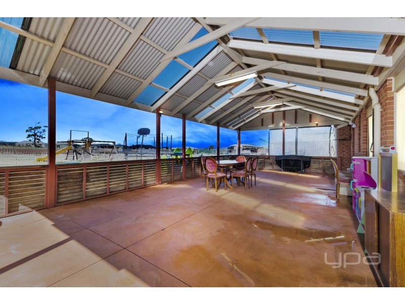 33 Ruxton Way, Hopetoun Park VIC 3340