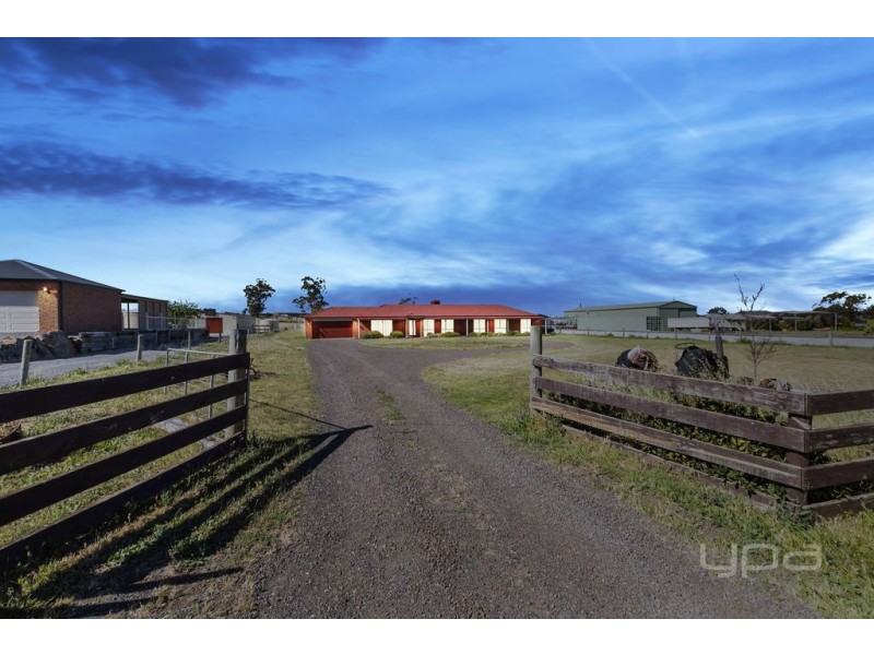 33 Ruxton Way, Hopetoun Park VIC 3340