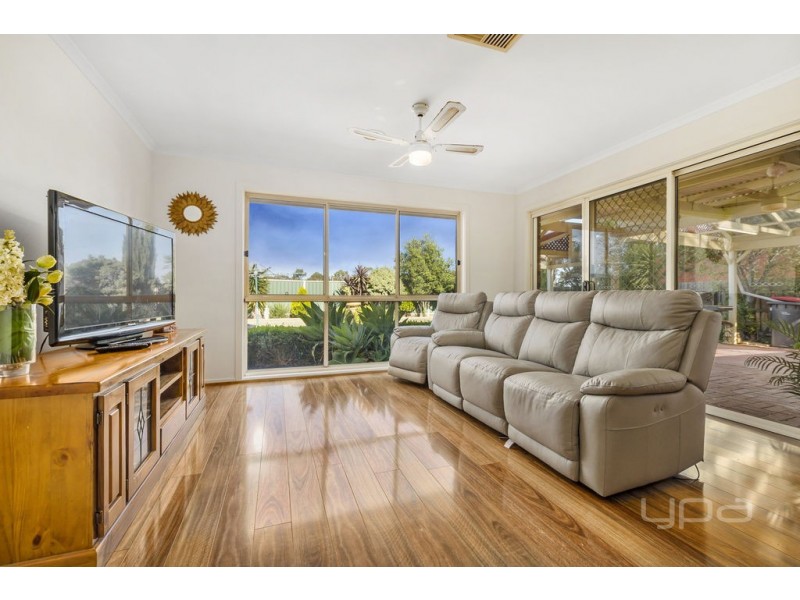 52 Darlingsford Boulevard, Melton VIC 3337