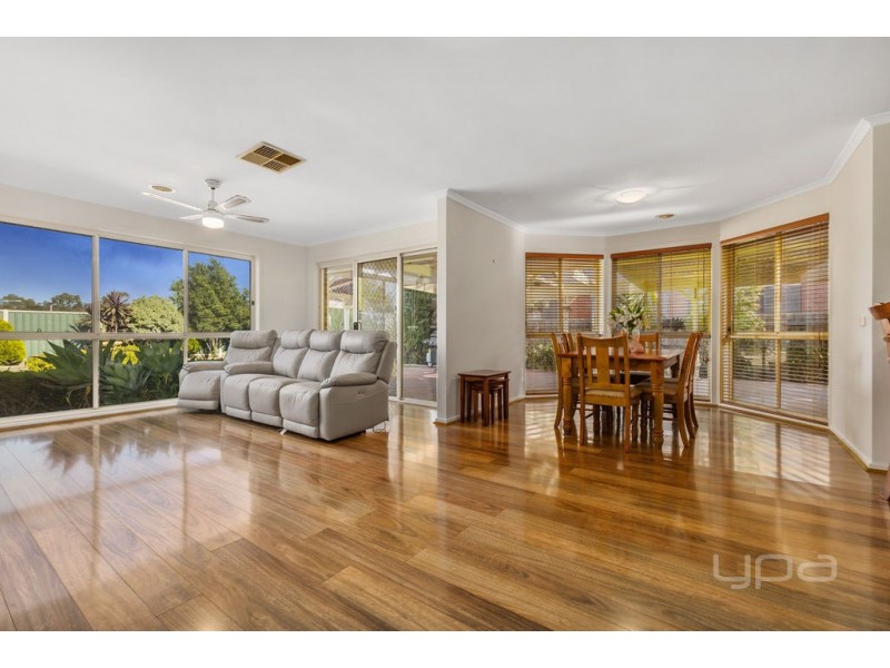 52 Darlingsford Boulevard, Melton VIC 3337