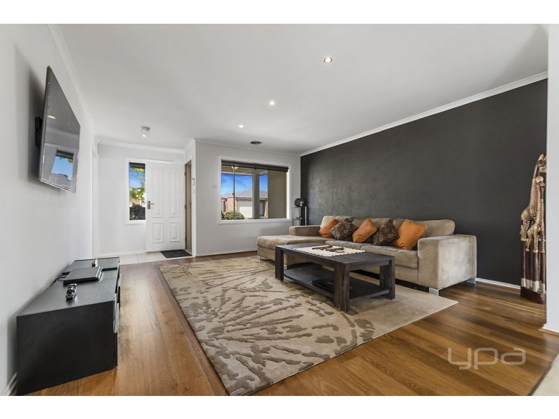 25 Haywood Grove, Melton West VIC 3337