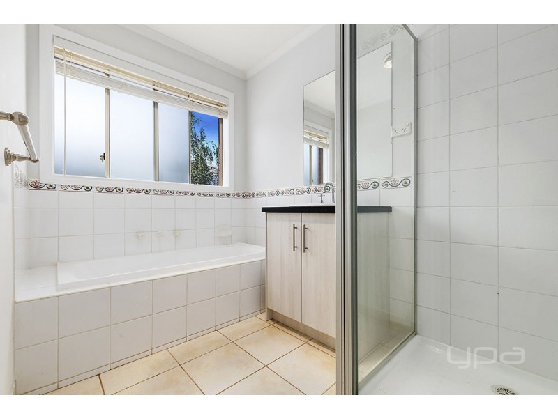 25 Haywood Grove, Melton West VIC 3337