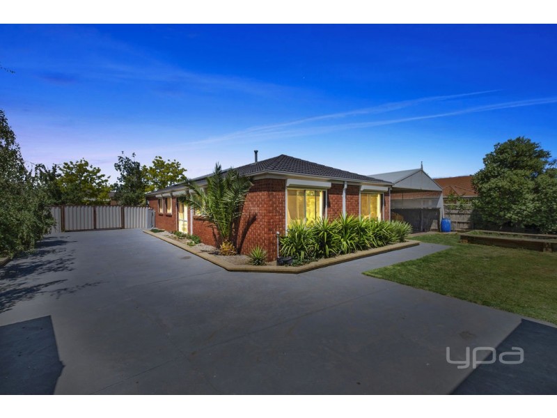 25 Haywood Grove, Melton West VIC 3337