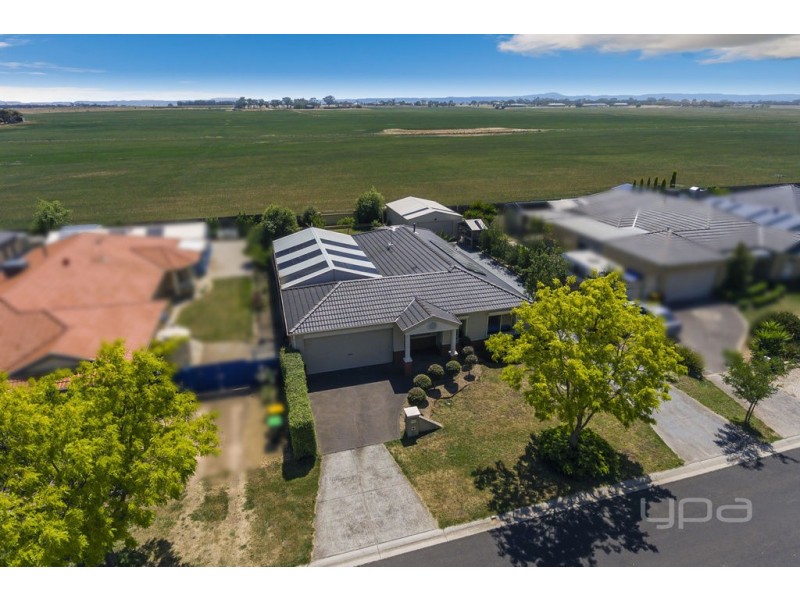 25 Haywood Grove, Melton West VIC 3337