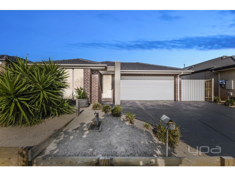 209 Botanica Springs Boulevard, Brookfield VIC 3338