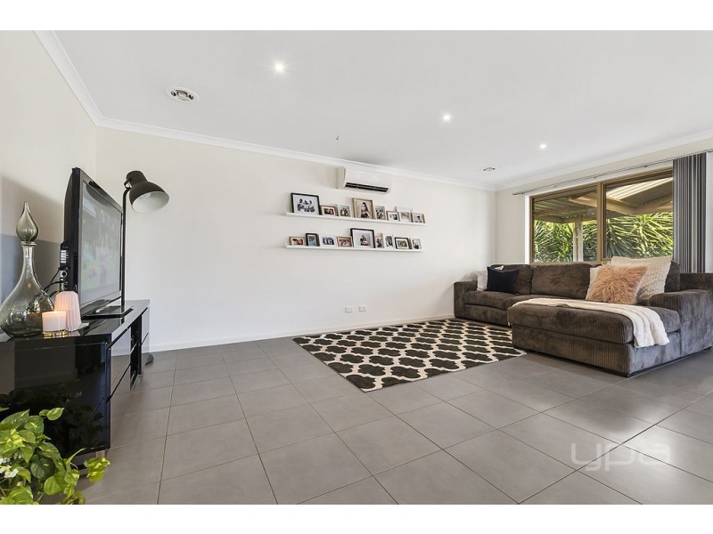 209 Botanica Springs Boulevard, Brookfield VIC 3338