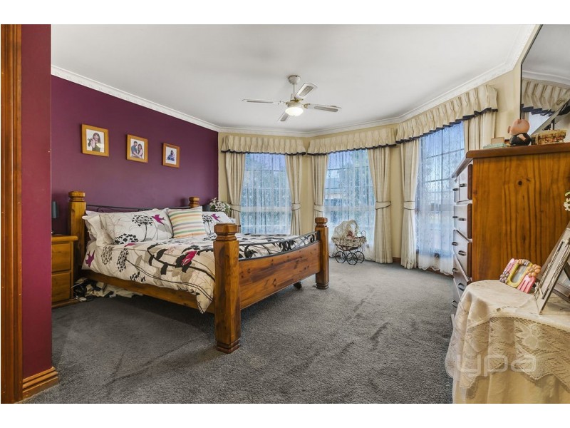 20 Runnymeade Lane, Brookfield VIC 3338