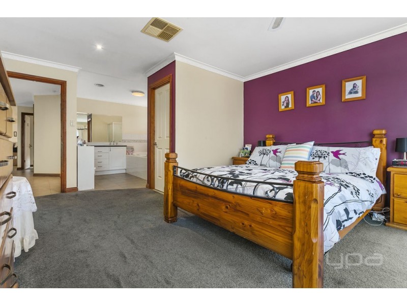 20 Runnymeade Lane, Brookfield VIC 3338