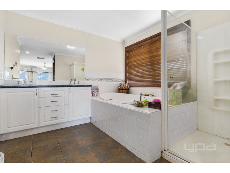 20 Runnymeade Lane, Brookfield VIC 3338