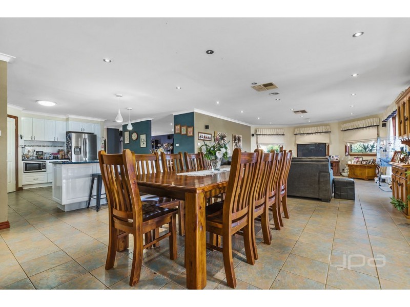 20 Runnymeade Lane, Brookfield VIC 3338