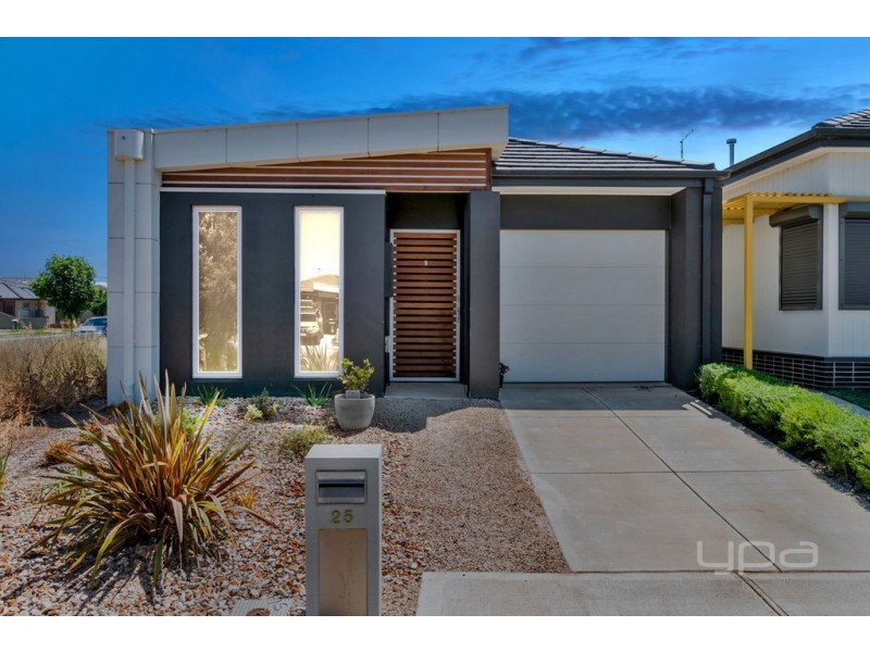 25 Parkleigh Drive, Kurunjang VIC 3337