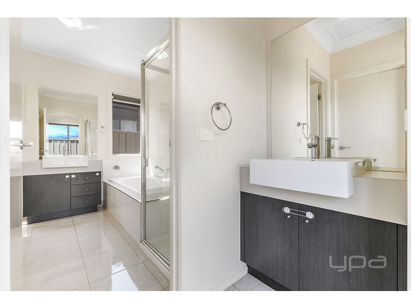 25 Parkleigh Drive, Kurunjang VIC 3337