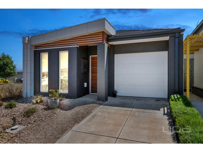 25 Parkleigh Drive, Kurunjang VIC 3337