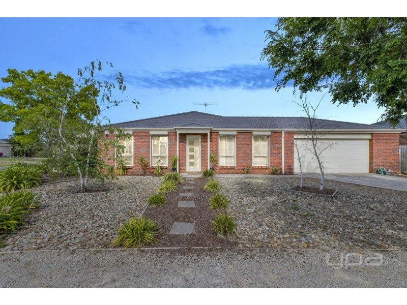 12 Hollydale Court, Melton West VIC 3337