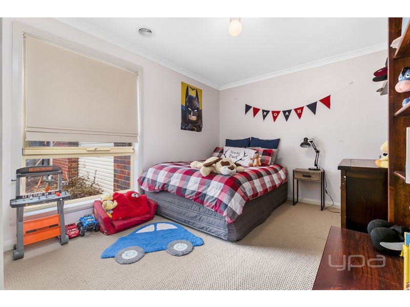 12 Hollydale Court, Melton West VIC 3337