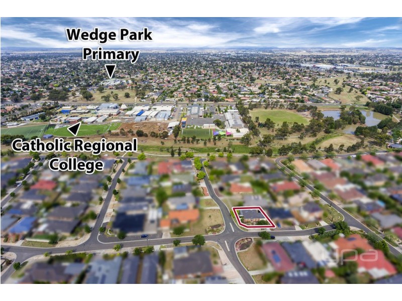 12 Hollydale Court, Melton West VIC 3337