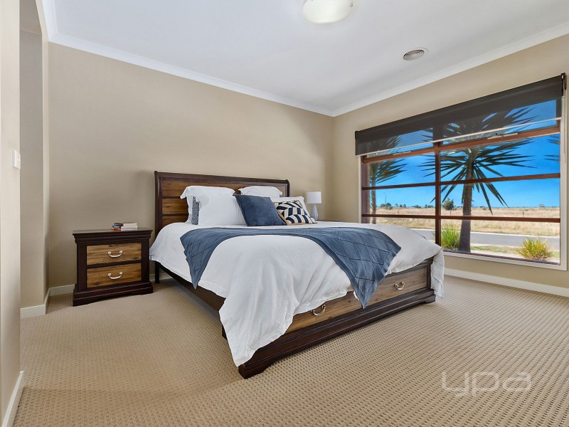 24 Manooka Road, Brookfield VIC 3338