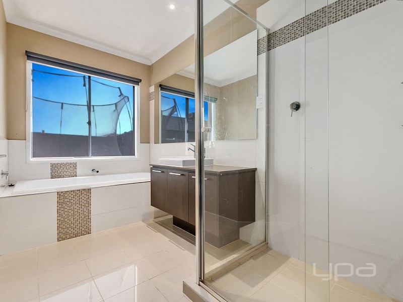 24 Manooka Road, Brookfield VIC 3338