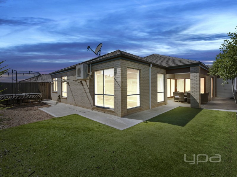 24 Manooka Road, Brookfield VIC 3338