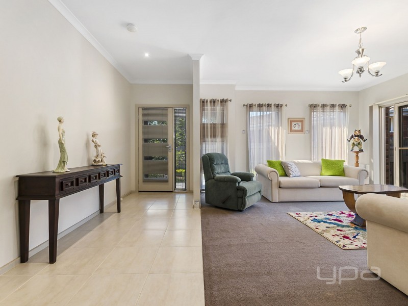 1/6 Lorna Place, Melton West VIC 3337